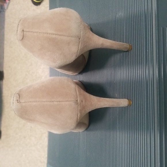 Michael Kors Size 6.5 M Tan pumps - Picture 3 of 5